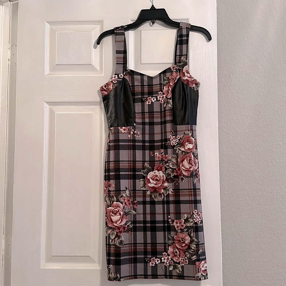 Venus Body-con Floral w/ Leather Accents Midi Dress